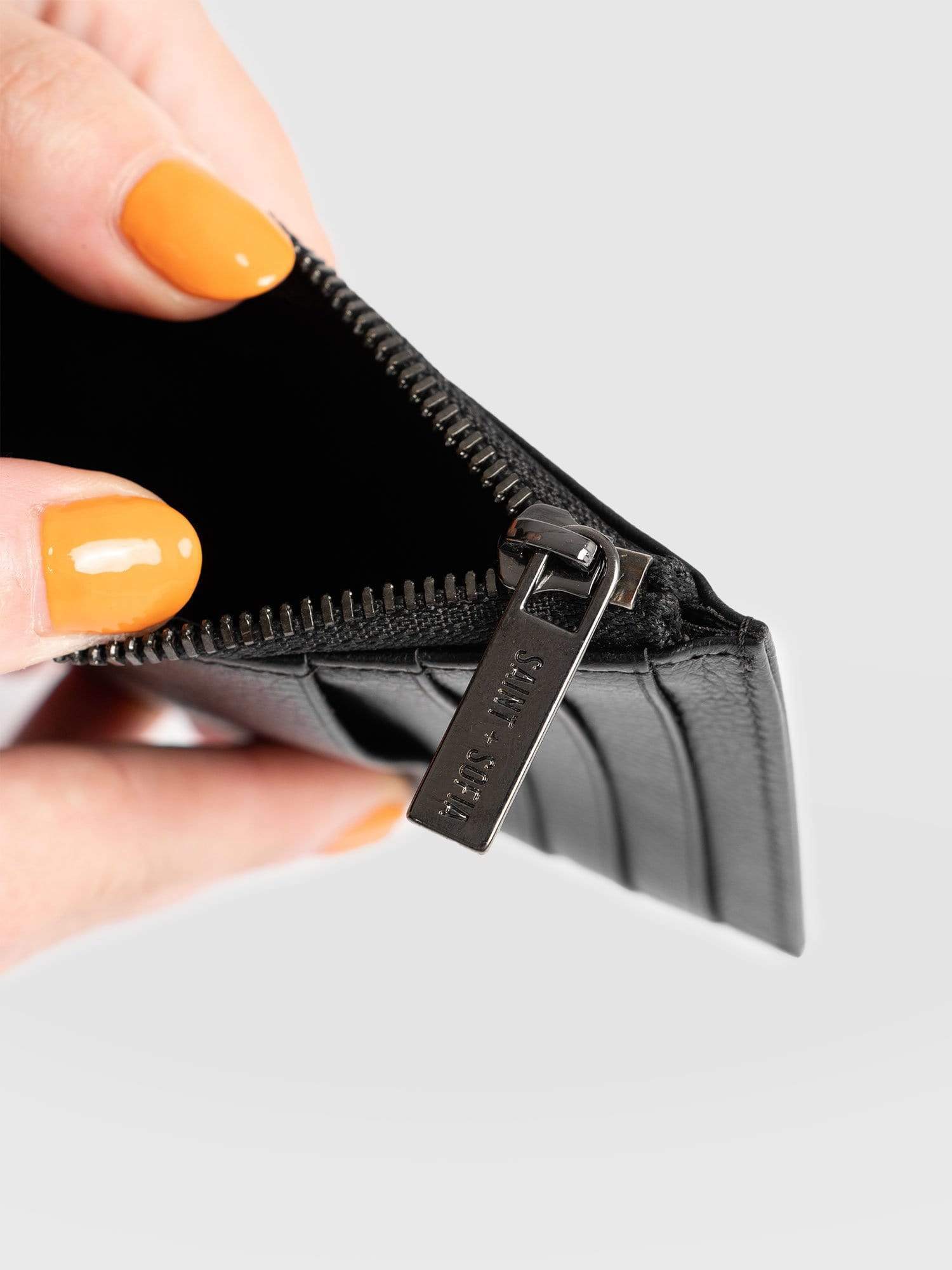 Chelsea Carholder - Leather Wallets | Saint + Sofia® EU